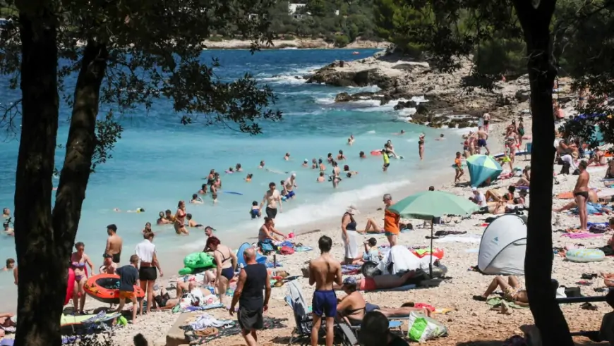 NIJE DOBRO! JADRAN U SRPNJU IMA 155 TISUĆA TURISTA MANJE, KONTINENTALNE ŽUPANIJE  VEĆINOM U PLUSU