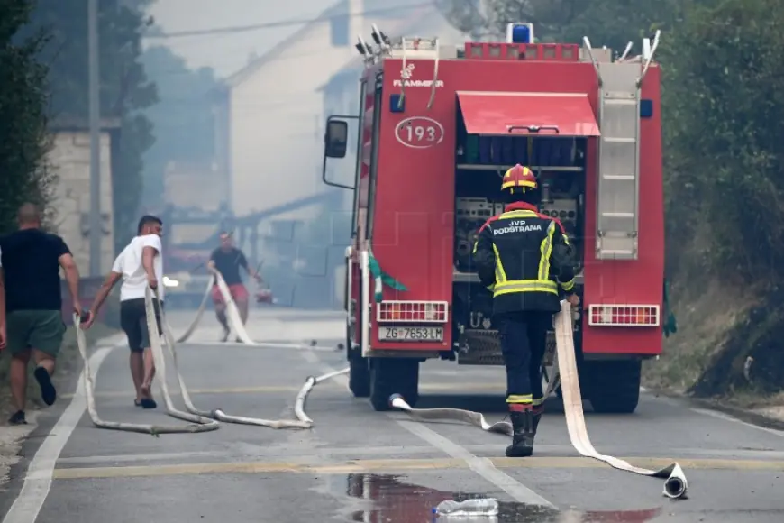 TIJEKOM GAŠENJA POŽARA U ŽRNOVNICI TRI VATROGASCA OZLIJEĐENA