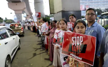 LIJEČNICI IZ KOLKATE I DALJE U ŠTRAJKU, TRAŽE PRAVDU ZA UBIJENU SILOVANU ŽRTVU