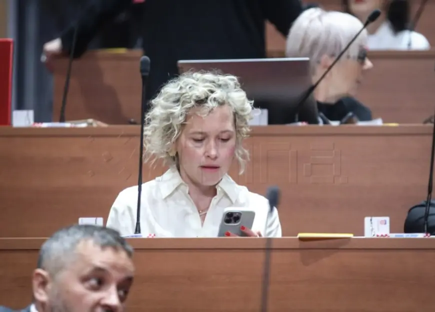 KEKIN (MOŽEMO): IZ JAVNOG ZDRAVSTVA NOVAC SE IZVLAČI SVE BESRAMNIJE