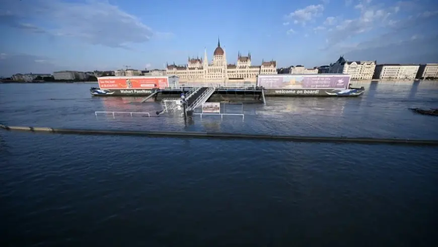 DUNAV TOLIKO NARASTAO DA MAĐARSKI PARLAMENT IZGLEDA KAO OTOK