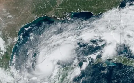 URAGAN MILTON PRIJETI VEĆ RAZORENOJ FLORIDI