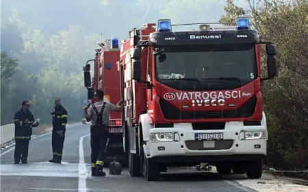 GORI BIVŠA TVORNICA CETINKA U TRILJU