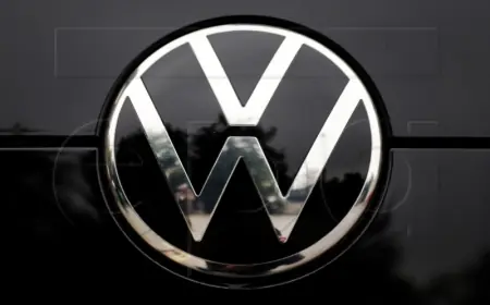 VOLKSWAGEN U NJEMAČKOJ ZATVARA TRI POGONA I OTPUŠTA DESETKE TISUĆA RADNIKA