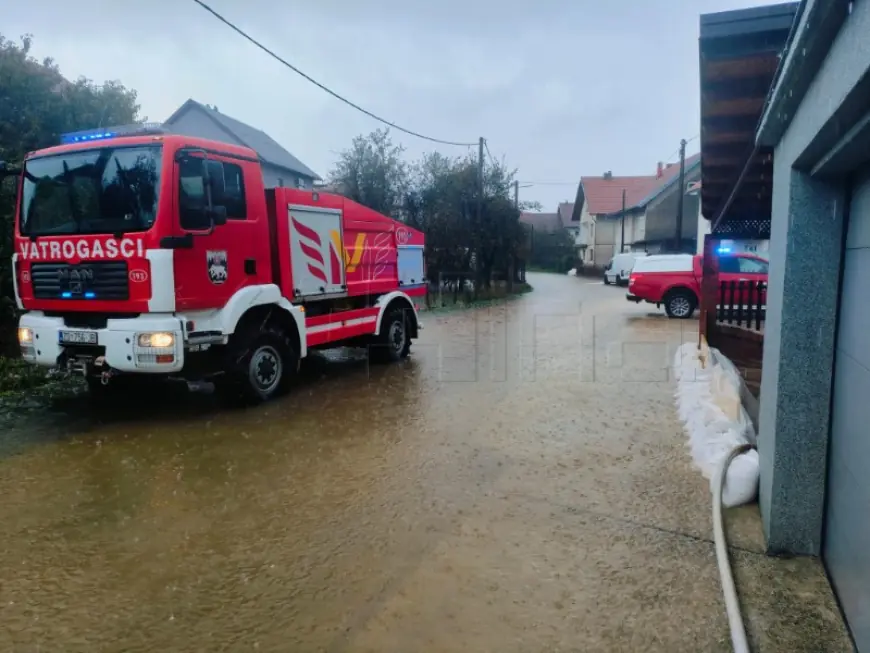 NEVRIJEME I JAKA KIŠA U PODGORI, VODA UŠLA U KUĆE