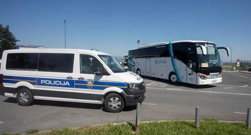 VOZAČ ŠKOLSKOG AUTOBUSA U ZAGREBU VOZIO BEZ UGOVORA I DOZVOLE. UHVATILI GA INSPEKTORI
