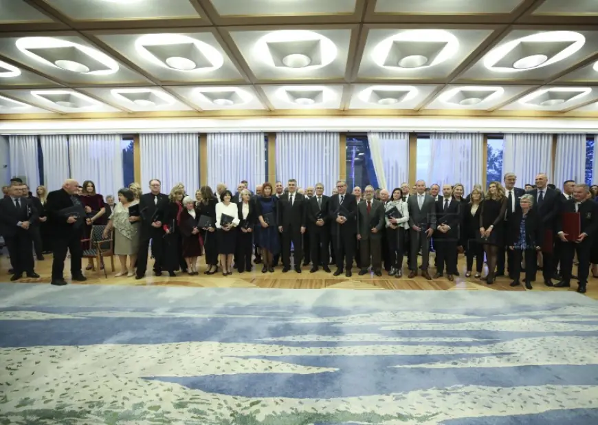 MILANOVIĆ DODIJELIO ODLIKOVANJA ZASLUŽNIMA U SPORTU, KULTURI, ZNANOSTI I GOSPODARSTVU