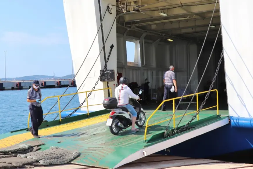 KVAR NA JADROLINIJINU TRAJEKTU VLADIMIR NAZOR