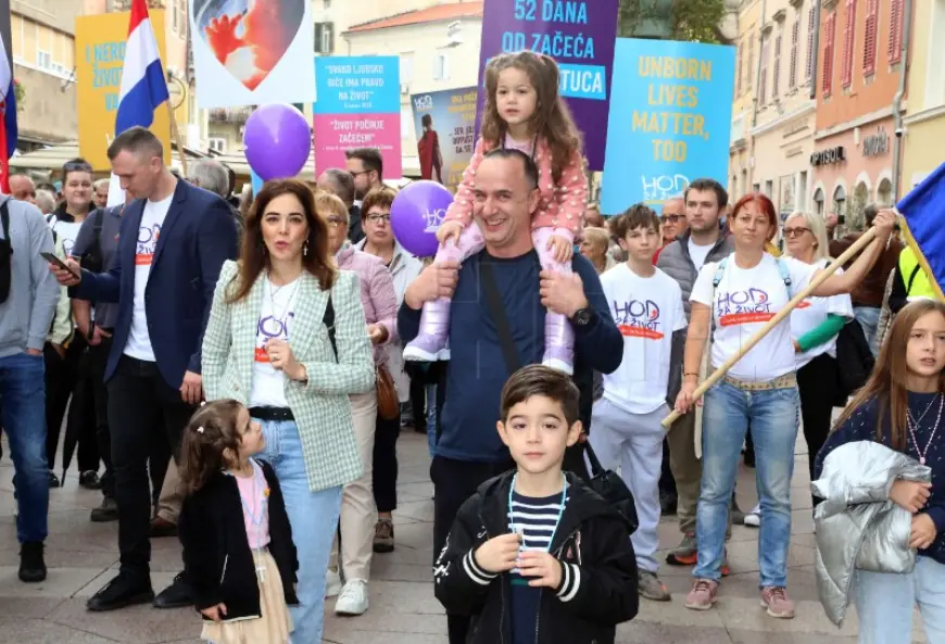 HOD ZA ŽIVOT U RIJECI; NA KORZU I PROSVJEDNE AKTIVISTICE