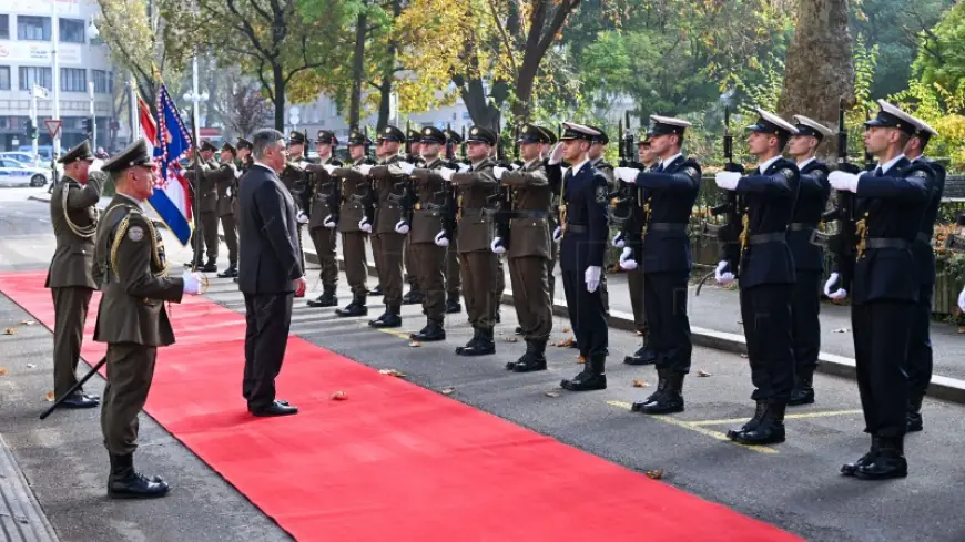 MILANOVIĆ ODRŽAO SASTANAK S NAČELNIKOM GLAVNOG STOŽERA I VOJNIM VRHOM