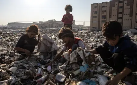 PALESTINSKE OBITELJI BJEŽE PRED IZRAELSKIM TENKOVIMA NA SJEVERU GAZE