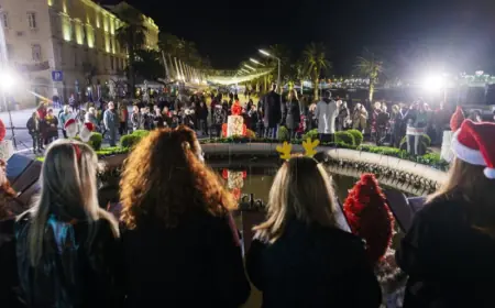 SPLIT: ADVENT POD SLOGANOM "I TEBI I TVOJIMA!"