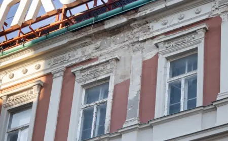 ODLOMIO SE DIO PROČELJA SA ZGRADE NA GLAVNOM ZAGREBAČKOM TRGU, NEMA OZLIJEĐENIH