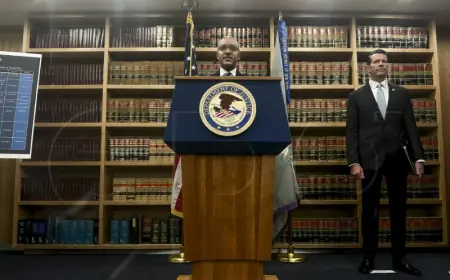 NAJVIŠI TUŽITELJ MANHATTANA PODNOSI OSTAVKU UOČI TRUMPOVE INAUGURACIJE