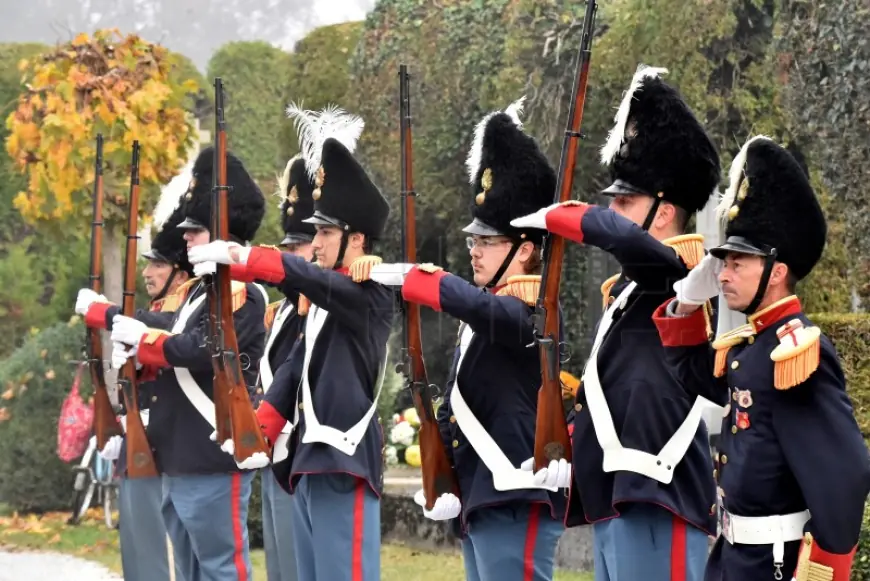 VARAŽDINSKI PURGARI ODALI POČAST PREMINULIM PRIPADNICIMA GARDE