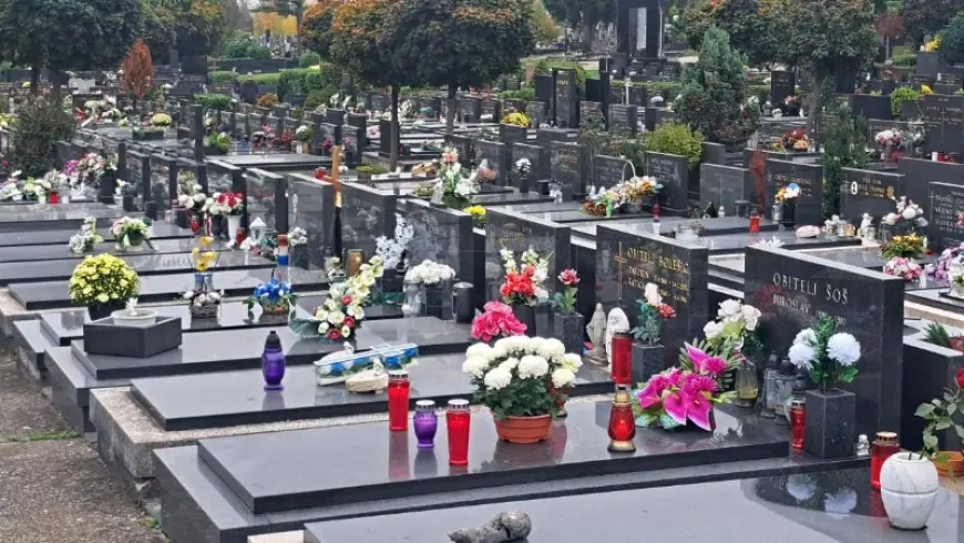 ZAGREBČANI OD JUTRA OBILAZE GROBOVE SVOJIH NAJMILIJIH