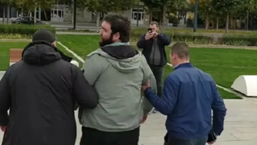 LJUDI NA ULICAMA TRAŽE ODGOVORNOST ZA TRAGEDIJU U NOVOM SADU, PRIVEDEN AKTIVIST