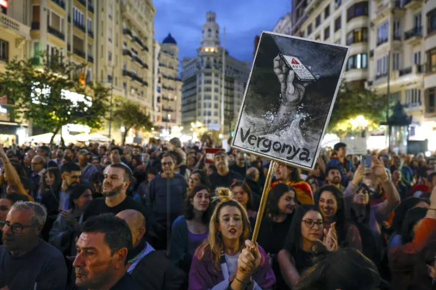TISUĆE LJUDI U VALENCIJI NA ULICAMA, TRAŽE OSTAVKU REGIONALNOG ČELNIKA
