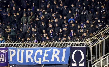 RAKETA DOLETJELA MEĐU NAJVIJAČE HAJDUKA, BOYSI SKANDIRALI PROTIV HNS-a