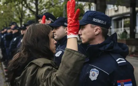 U SRBIJI BLOKIRANA VEĆINA FAKULTETA: VUČIĆEV REKTOR SE ZAKLJUČAO, PRED STUDENTE IZIŠAO NAKON SAT I POL