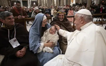 PAPA ĆE SE SASTATI S MACRONOM NA KORZICI NAKON PONOVNOG OTVARANJA NOTRE-DAMEA
