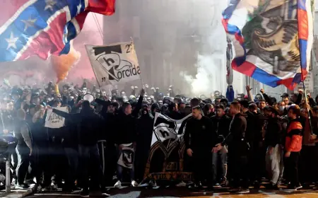 TORCIDA NAKON KUPNJE ULAZNICA PROŠETALA ŠIBENIKOM UZ GLASNE POVIKE