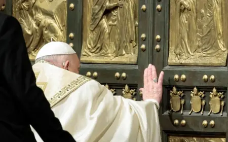 PAPA PRVI PUT U POVIJESTI OTVORIO SVETA VRATA U ZATVORU