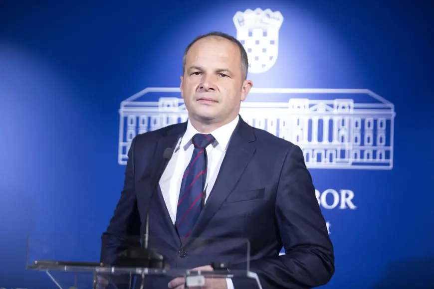 HAJDAŠ DONČIĆ POZVAO VLADAJUĆE DA RAZMISLE O POVJERENJU PLENKOVIĆU