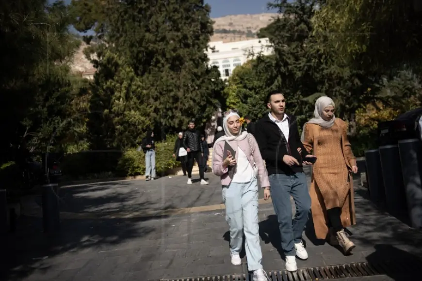 SIRIJSKI POBUNJENICI PODUZIMAJU PRVE KORAKE U TRANZICIJI VLASTI