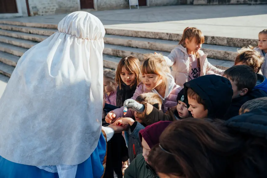 FOTOGALERIJA! MALIŠANI UŽIVALI U PROMENADI SV. LUCIJE