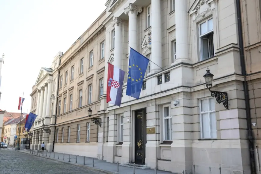 PRIJE 34 GODINE SABOR JE PROGLASIO BOŽIĆNI USTAV