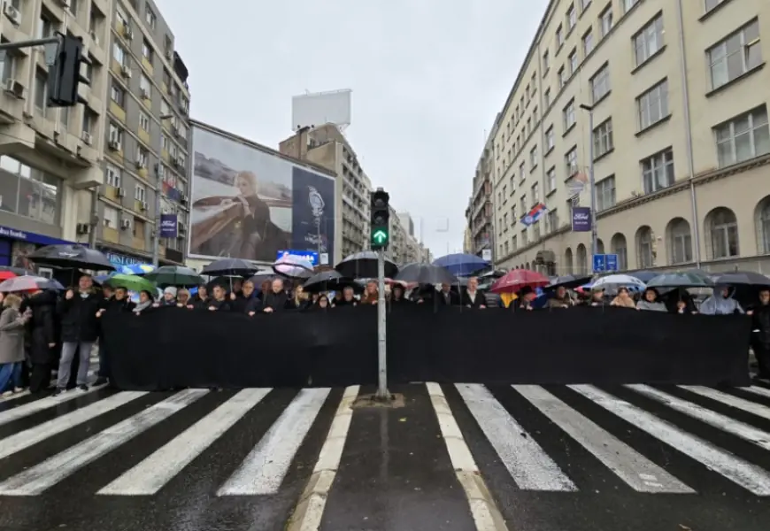 SRBIJA U 2024: TRAGEDIJA NA NOVOSADSKOM KOLODVORU PRODUBILA DRUŠTVENU KRIZU