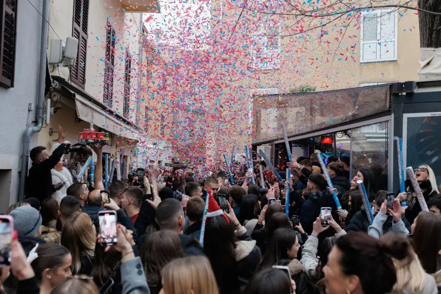 FOTOGALERIJA: BADNJAK U ZADRU
