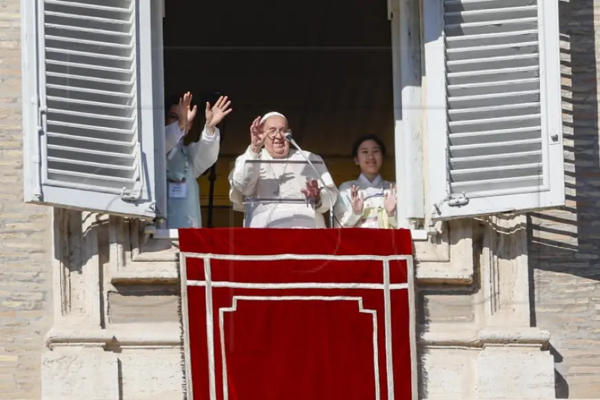 PAPA FRANJO NA BOŽIĆ POZVAO NA MIROVNE PREGOVORE U UKRAJINI