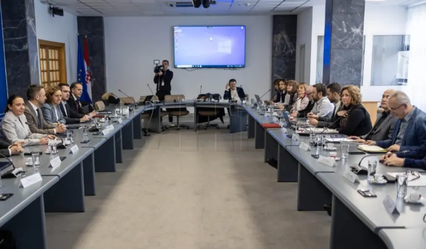 ČETIRI SINDIKATA ODBILA VLADINU PONUDU ZA TKU