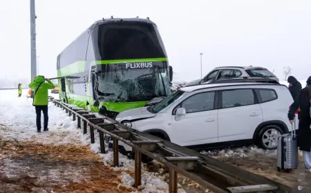 LANČANI SUDAR PET AUTOMOBILA I AUTOBUSA NA A1 KOD MACOLE. AUTI SKRŠENI