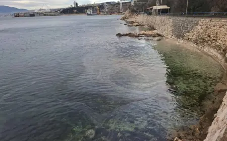 U MORU KOD KOSTRENE OPET UOČENE MASNE NAFTNE MRLJE