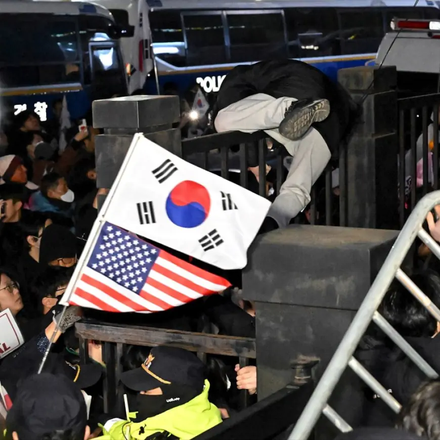 UHIĆENOM PREDSJEDNIKU JUŽNE KOREJE PRODULJEN PRITVOR, NJEGOVE PRISTAŠE UPALE NA SUD