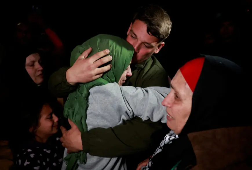 PALESTINCI DOČEKALI PRVIH 90 ZATVORENIKA: VEĆINA SU ŽENE I DJECA