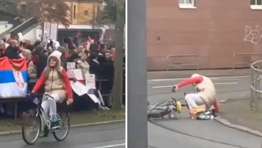 PREKINULA 15 MINUTA ŠUTNJE UZVICIMA "ŽIVIO VUČIĆ!" PA PALA S BICIKLA