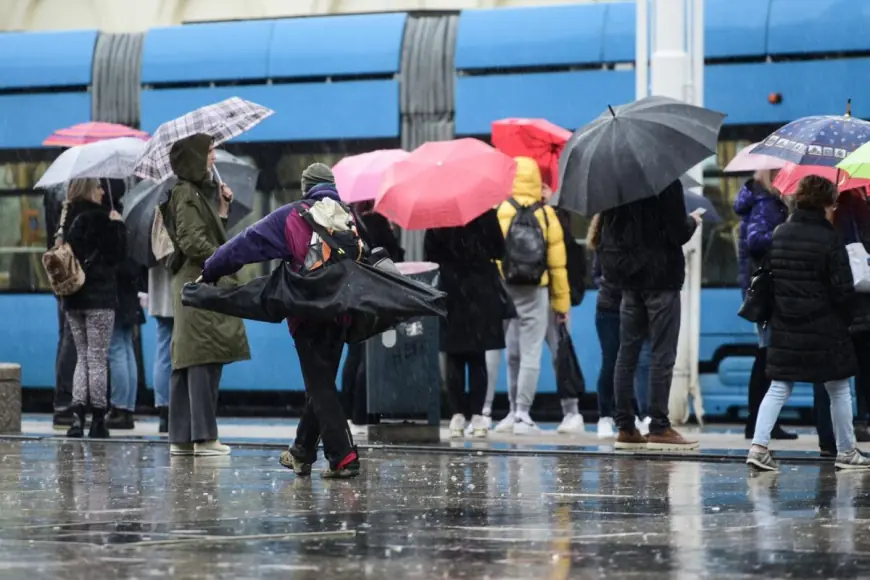 U PREKIDU BROJNE POMORSKE LINIJE, METEOALARM UPOZORAVA NA POPLAVE