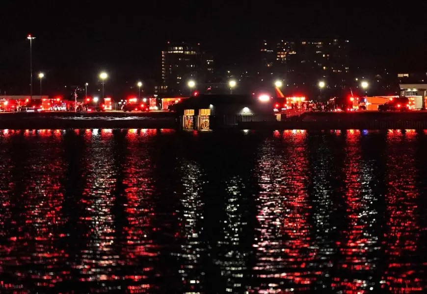 AMERIČKI PUTNIČKI AVION UDARIO U VOJNI HELIKOPTER: PUNO JE POGINULIH, MEĐU PUTNICIMA I BIVŠI SVJETSKI PRVACI