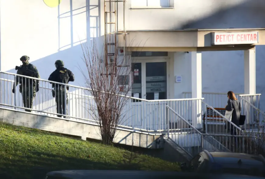 SPECIJALCI S DUGIM CIJEVIMA ISPRED VINOGRADSKE BOLNICE U ZAGREBU. DOVELI OPASNOG ZATVORENIKA