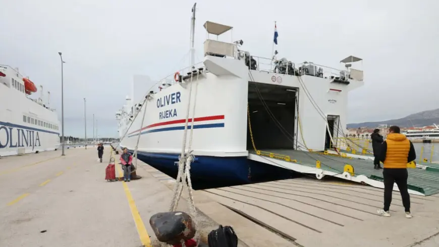 OPET PROBLEMI S TRAJEKTIMA JADROLINIJE: ZBOG KVARA NA OLIVERU OTKAZANA LINIJA SPLIT-VIS