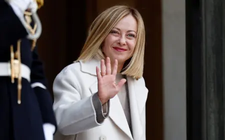 MELONI POSJETILA PAPU FRANJU: NIJE IZGUBIO SMISAO ZA HUMOR