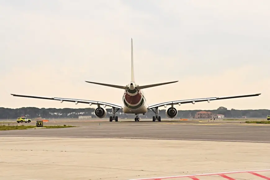 HITNA EVAKUACIJA NA AERODROMU: MUŠKARAC PODMETNUO POŽAR POD KONTROLNI TORANJ