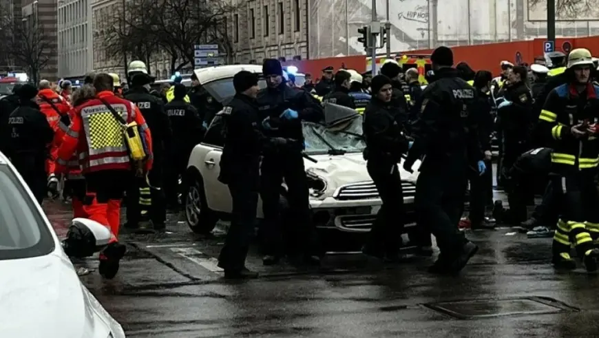 UŽAS U NJEMAČKOJ! AUTOMOBIL SE ZALETIO NA LJUDE, BROJNI OZLIJEĐENI, SVJEDOCI U ŠOKU: "JEDNA OSOBA LEŽI NA ULICI"