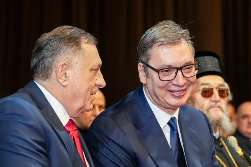 VUČIĆ IZ BANJE LUKE STUDENTIMA PORUČIO DA SU STRANI PLAĆENICI, DODIK MU DAO POTPORU