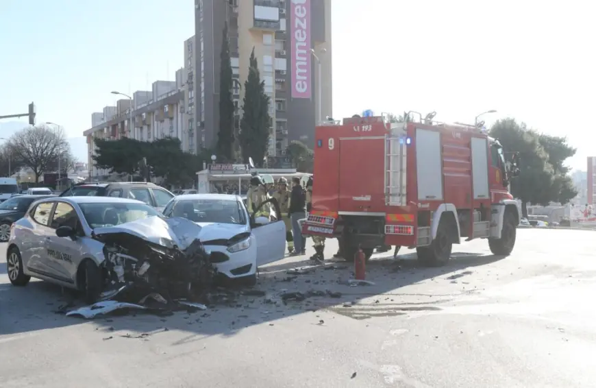 LANČANI SUDAR U SPLITU, TRI OSOBE PREVEZENE U BOLNICU
