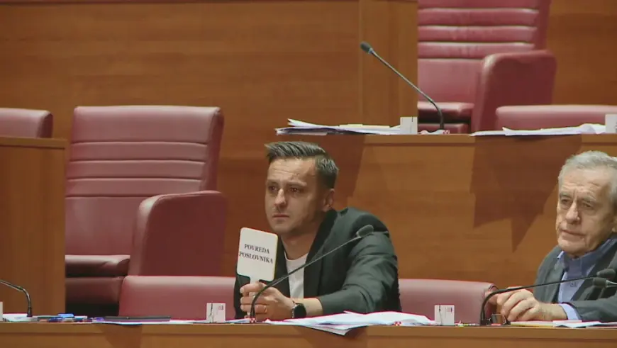 POGLEDAJTE TRENUTAK U KOJEM SE ZASTUPNIK RASPLAKAO ZBOG REZULTATA GLASANJA
